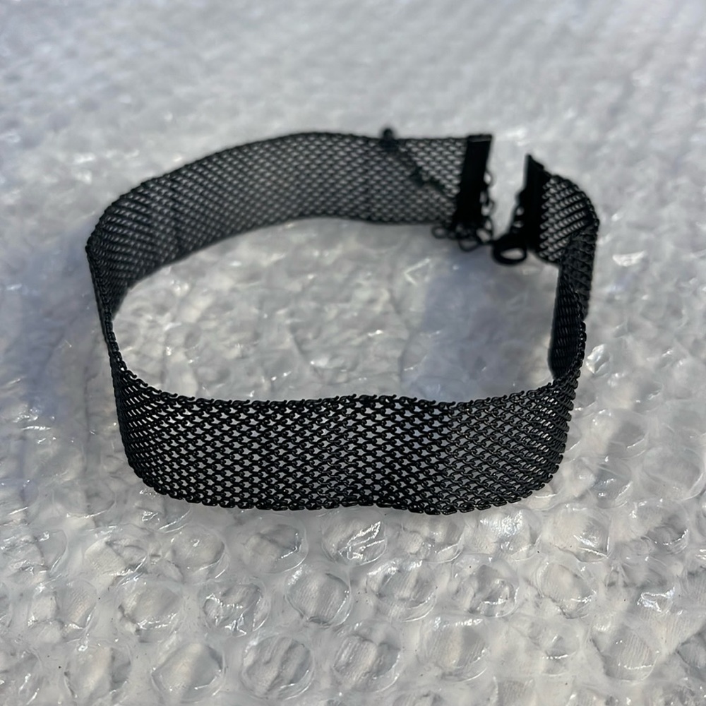 Black metallic choker